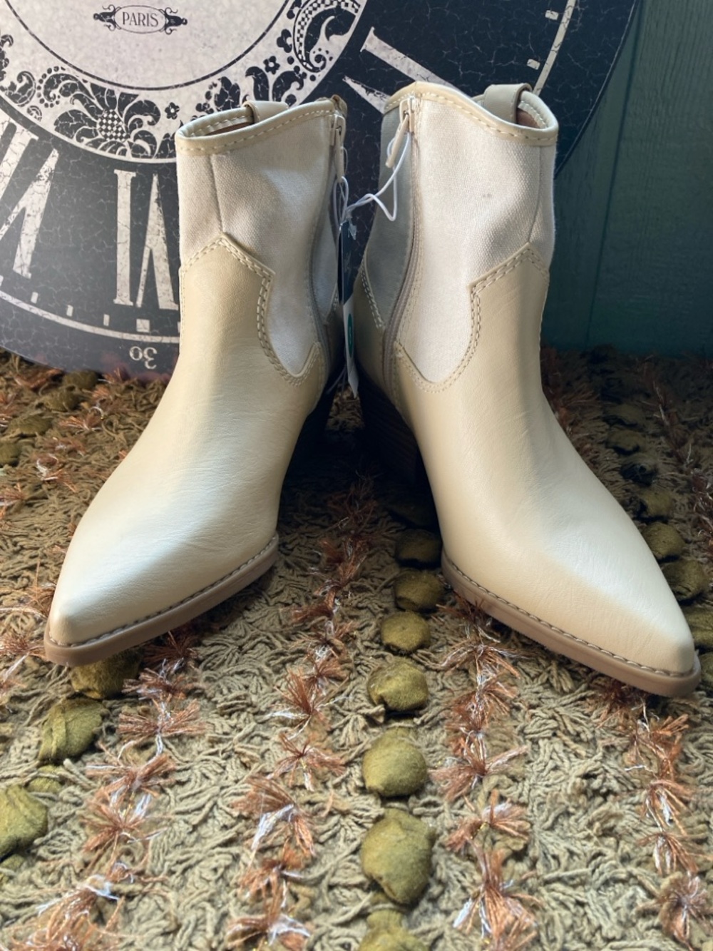 New Universal Thread Size 8 Kay tan western style heeled zip ankle bootie